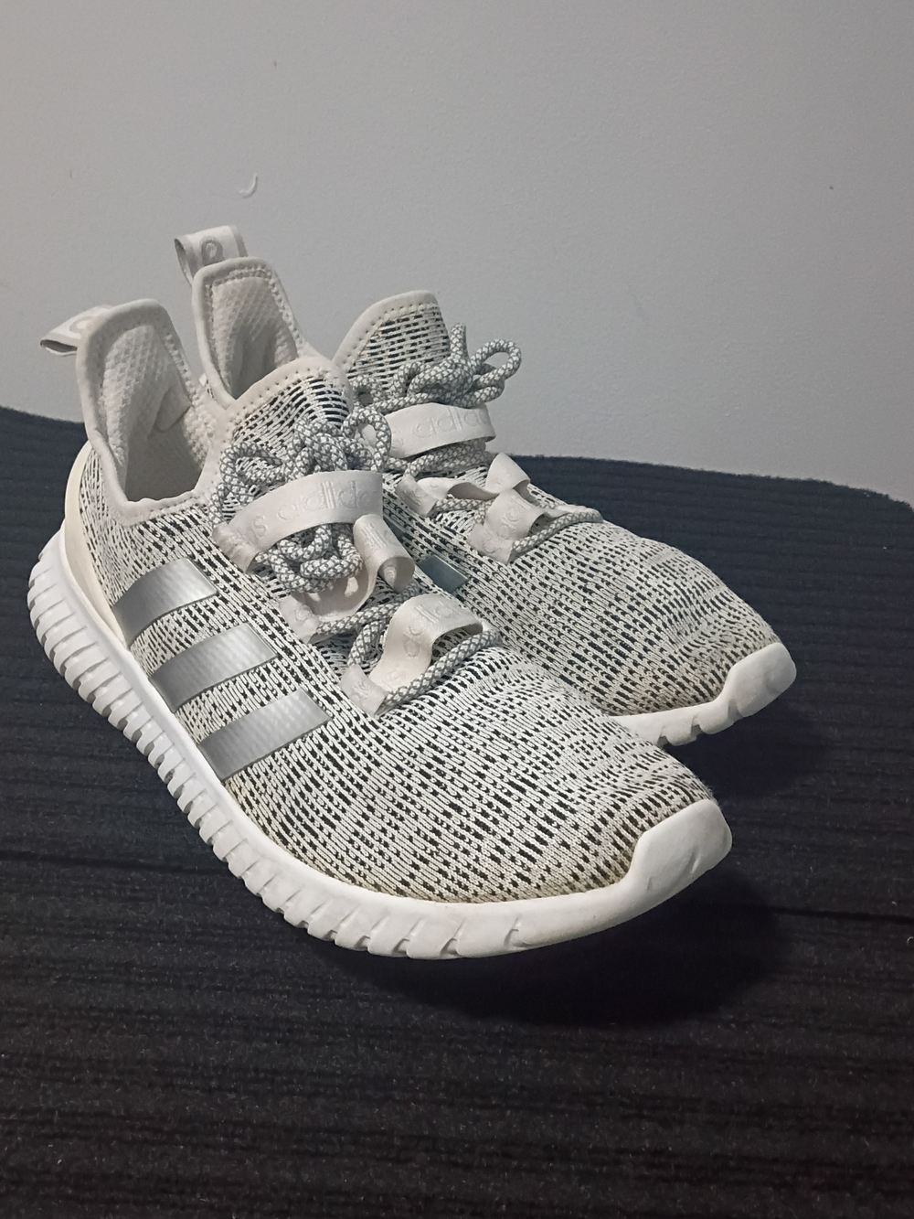 Adidas Men's KaptirAthletic Knit Sneakers in White and Silver Sz 11.5